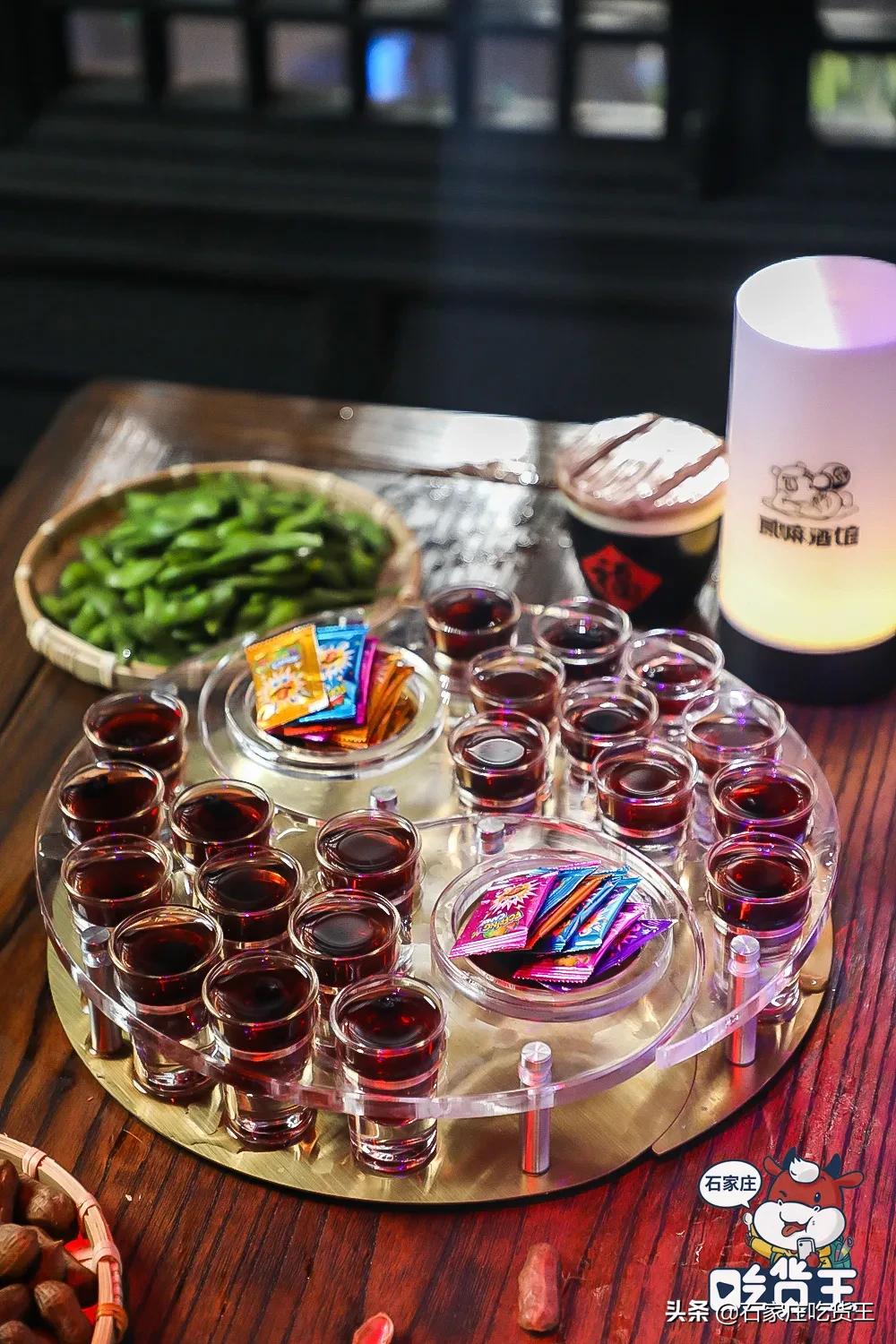 成都贰麻酒馆点啥酒,成都爆火的贰麻酒馆携手泸州老窖