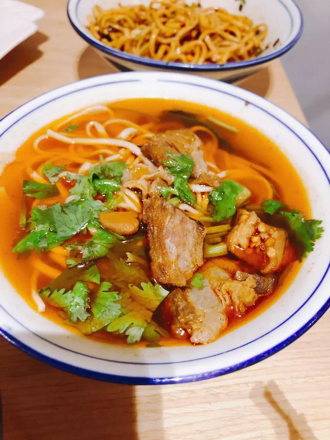 宜宾燃面比重庆小面好吃吗,宜宾最正宗的宜宾燃面