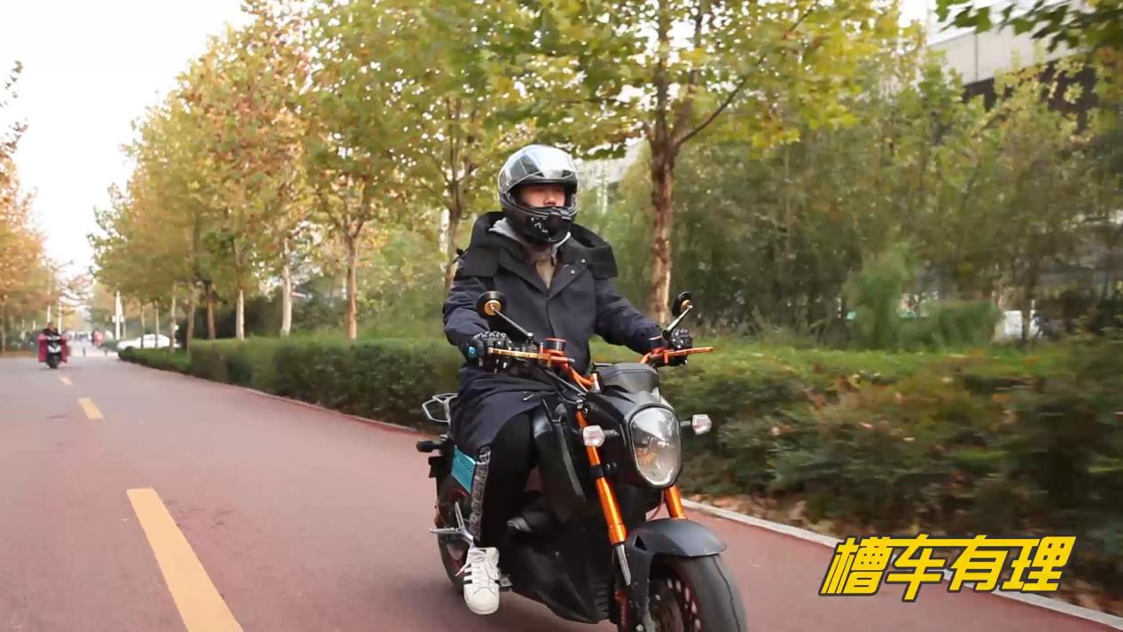 孤独夜里男孩的唯一陪伴，小厂电摩也有的情怀槽车详聊小猴m3！