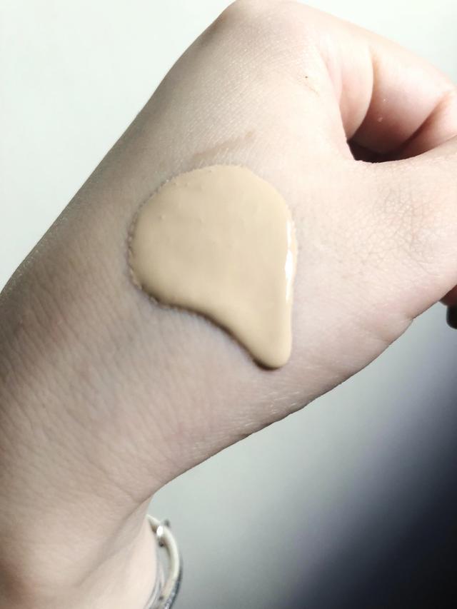 最近抖音很火的一款粉底液,扒皮网红护肤品