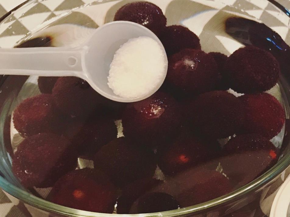 杨梅用什么洗能把虫子洗掉,杨梅用清水冲洗