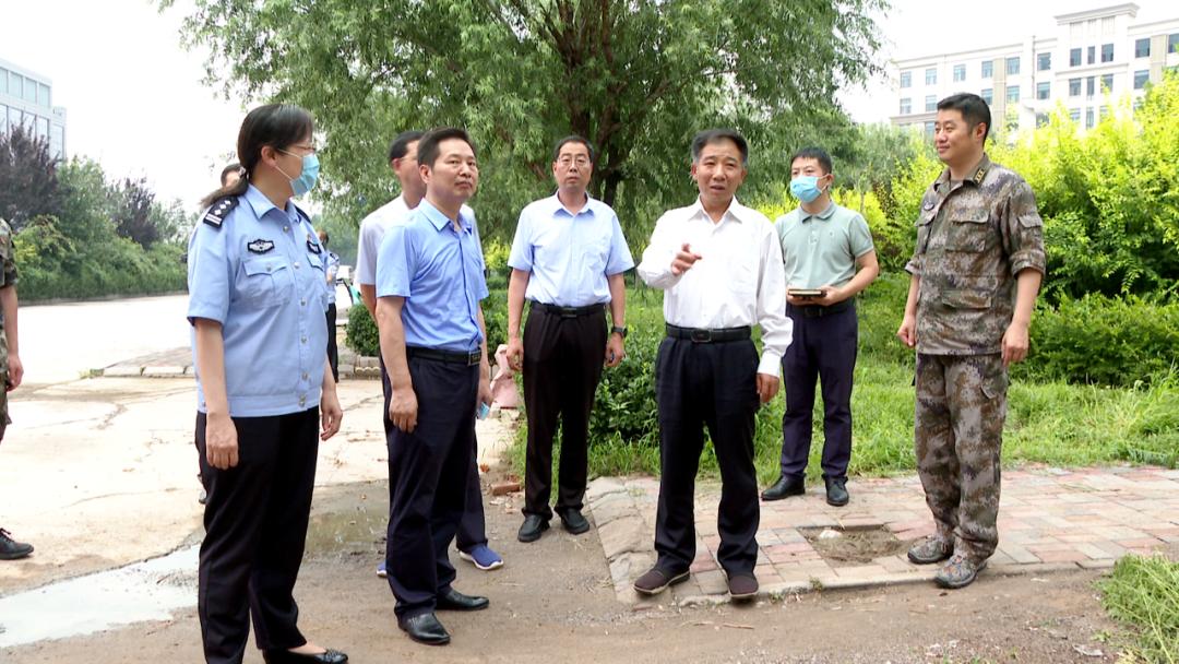 鹿泉区委书记督导驻鹿监狱部队周边整治工作