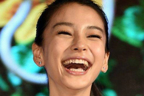 不用十级美颜也能P走法令纹，早知道就好了