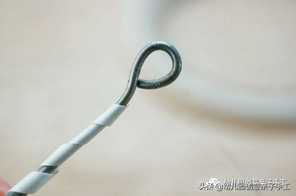 手工小伞可以折叠不用双面胶,幼儿园简单手工雨中小伞