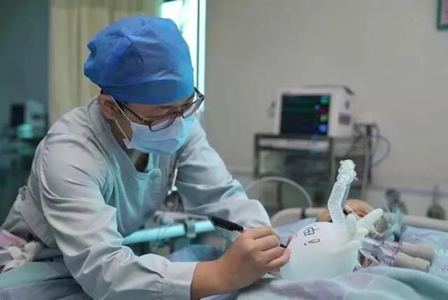 疫情期间,*款贷**、信用卡可以延期还款,那怎么操作呢?