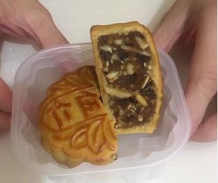 月饼大圆饼测评,四大名牌月饼大比拼