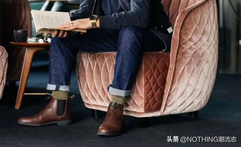 男人穿白色牛仔裤配什么鞋子好看,男士穿呢子大衣牛仔裤配什么鞋子