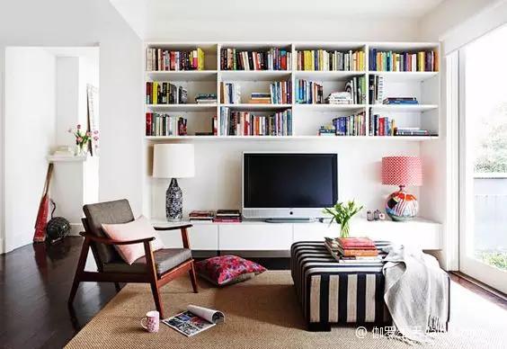 客厅可以有电视，但不该成为主角，它们可以摆成这样