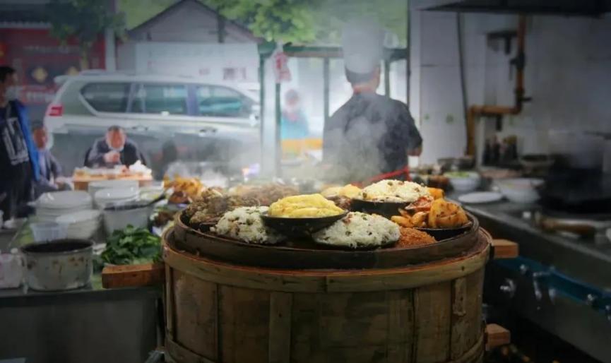 坐上公交去旅行!跟着这条101路线,带你玩遍大半个都江堰~一站一景,吃喝玩乐一网打尽!