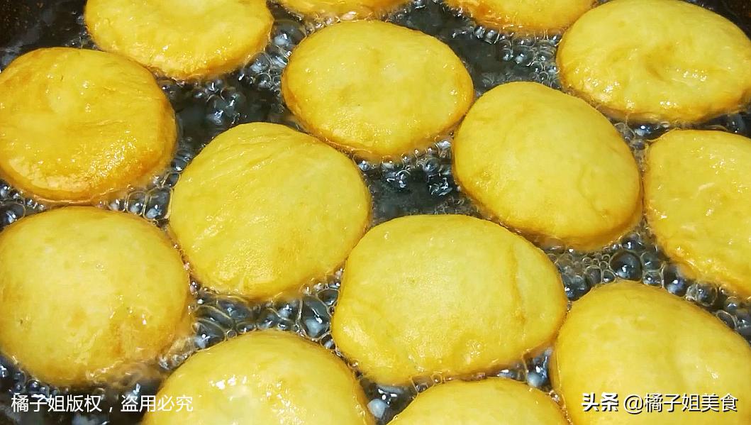 路边摊卖的空心油饼的做法,香酥薄脆空心大油饼小时候的味道