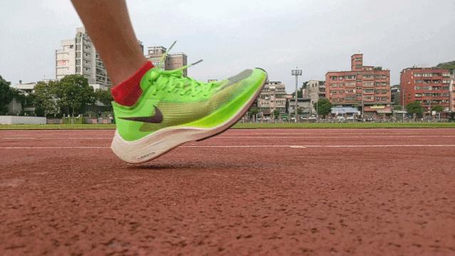 跑鞋是如何缓冲避震的？各品牌跑鞋中底避震的奥秘