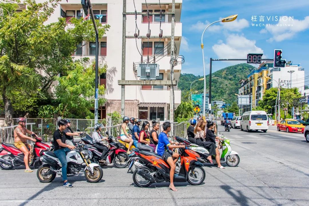繁华熙攘，从海滩到山路的芭东（Patong）风情