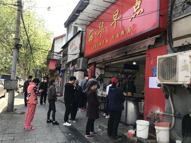 热干面熟面还需要再煮吗,热干面久违的味道
