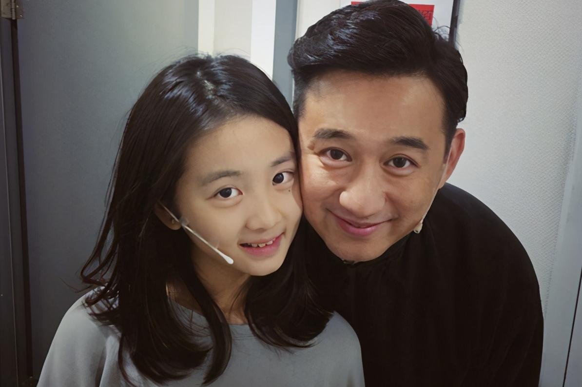 郑恺苗苗为女儿庆祝百天视频,郑恺和女儿百日宴