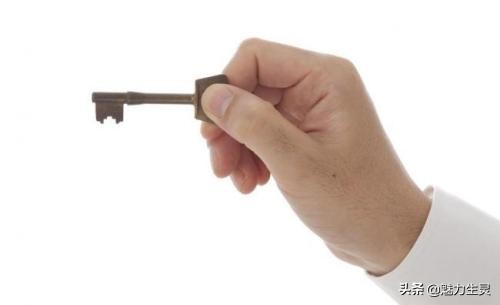 遇到恶狗咬人怎么办抖音视频,遇到咬人的恶狗应该拿什么反抗