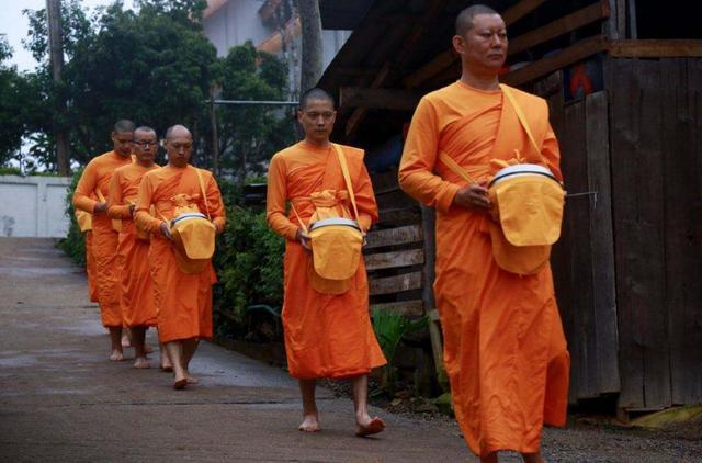 泰国最著名的寺庙龙庙,泰国供奉佛牌的寺庙