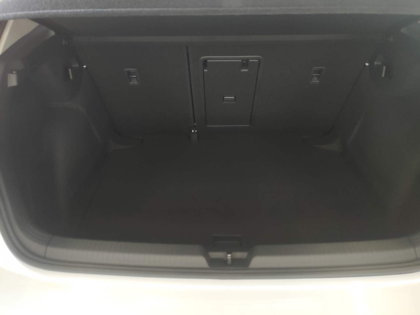 大众第八代高尔夫r-line,大众高尔夫新八代