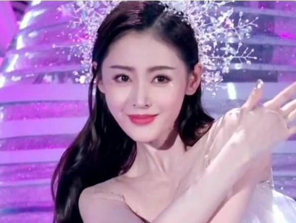 李佳琦推荐黄圣依面膜,李佳琦黄圣依美妆仪