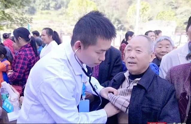 私人诊所每天爆满图片,街上的诊所为何人满为患