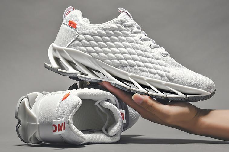 美国阿迪感到了压力！中国战狼刀锋鞋负重前行，国产跑鞋弯道超车