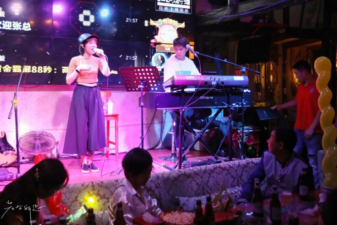 宽窄巷子成都休闲慢生活好去处,夜游成都宽窄巷子茶馆