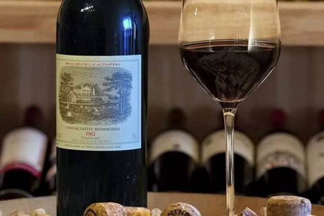 最贵的拉菲年份,拉菲传说珍藏传奇哪个贵