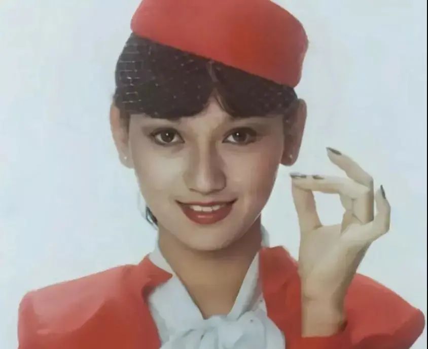 叶童和赵雅芝30年演唱会一同鞠躬,赵雅芝入驻抖音叶童留言