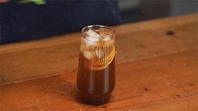 炎炎夏日不如做份甜品消消暑吧,夏日消暑甜品美味的红糖冰粉