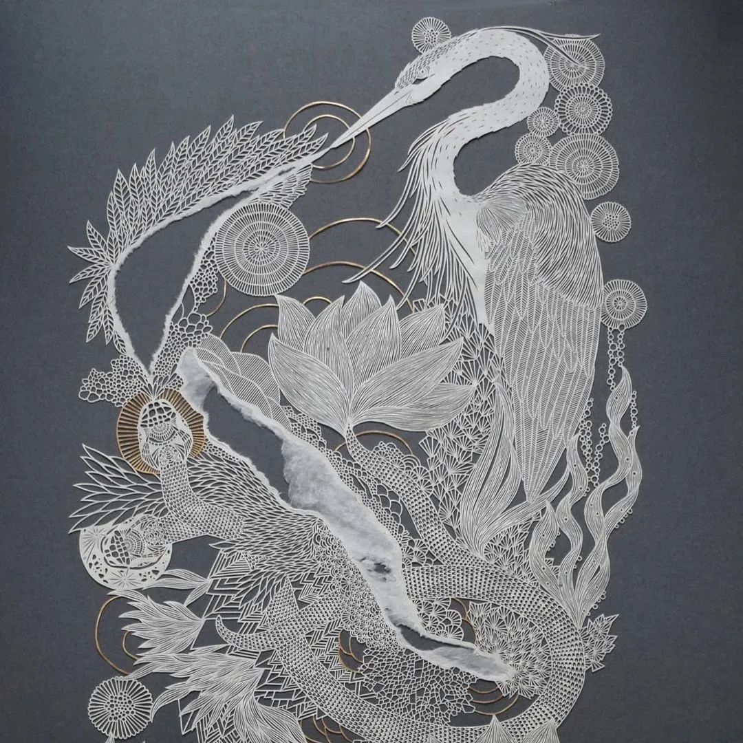 她被称为“刀王”，凭一把破刀，一张破纸，作品征服了全世界