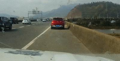 返程高速车流,返程大军挤爆沪渝高速