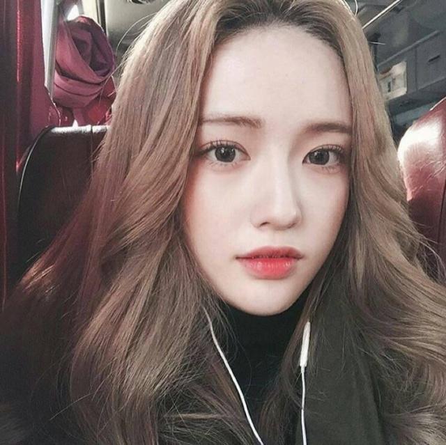 扎头发还是披头发好看视频,脸大披头发好还是扎头发好看