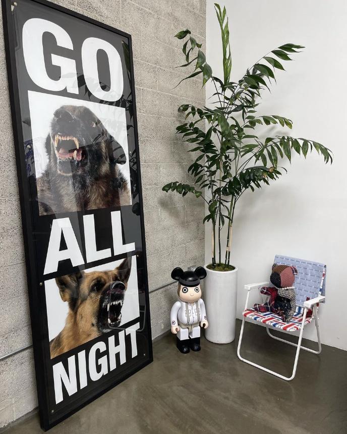 陈冠希一家穿亲子装合影,陈冠希光棍节晒全家照