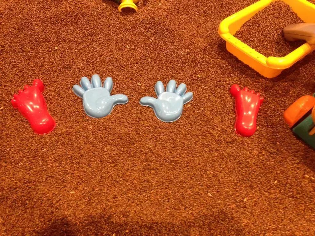 幼儿园玩沙安全事项,2岁宝宝要玩沙要阻止吗