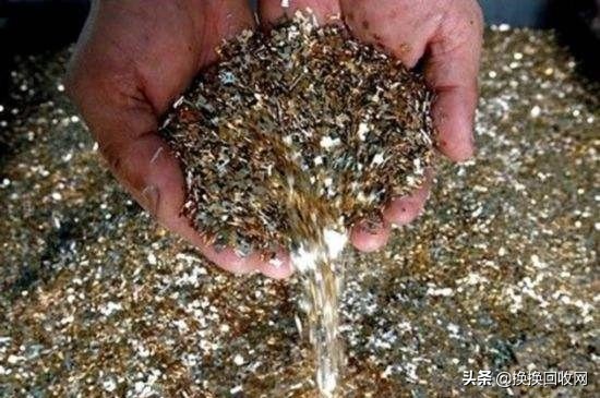 扔错罚200元，数据线、钢化膜属于什么垃圾？