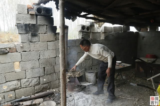 6旬大叔养侄子侄女至今未娶相亲30次遭拒:丢了俩拖油瓶就跟你过