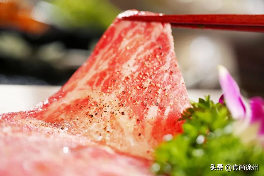 徐州发现超魔幻烧肉酒场，颜值赛高！可以大口吃肉大口喝酒！