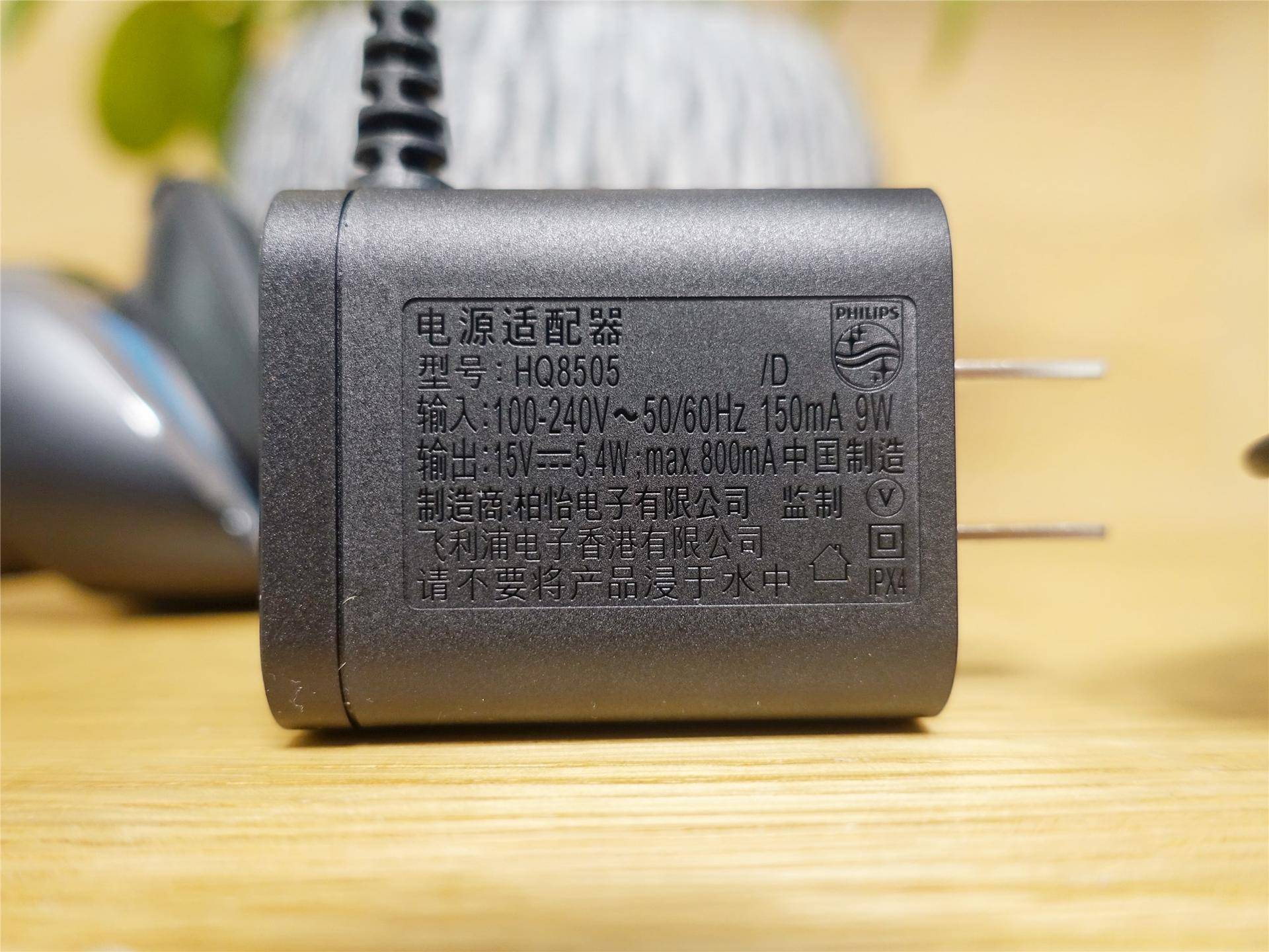 飞利浦电动剃须刀s2306使用方法,飞科剃须刀fs903和飞利浦s2302