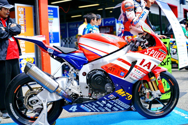 日企四缸600跑车的小灶J-GP2(4):惟墙内香的Suzuki