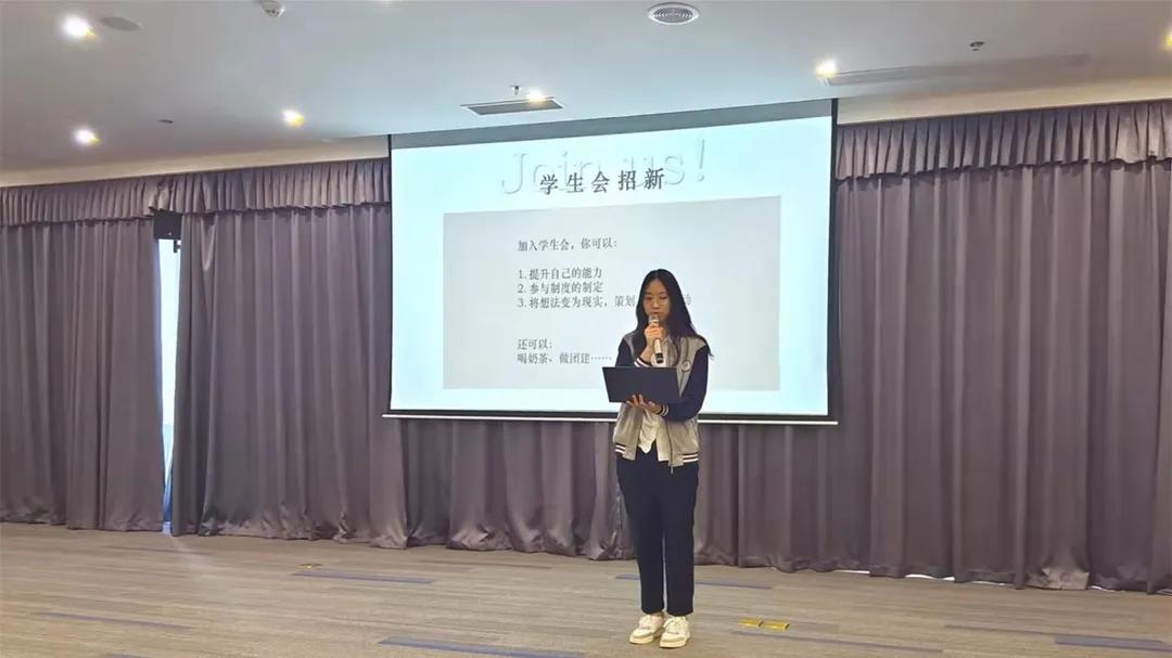 上海高藤致远创新学校社团招新现场:有趣的人,终会相遇