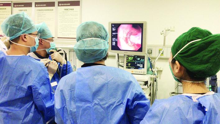 反复咳嗽一年!CT检查后恍然大悟,专家建议:吃东西应细嚼慢咽