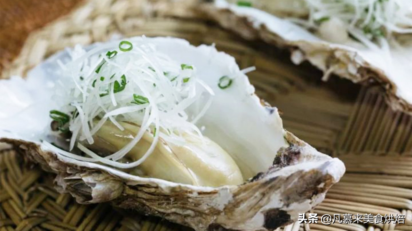 生蚝做宵夜个个肥美鲜嫩非常好吃,牡蛎生蚝的正确吃法