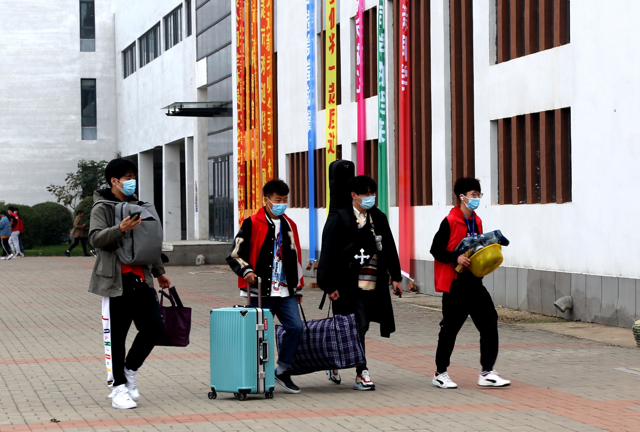 小红马甲志愿者,辽宁轨道交通职业学院报到