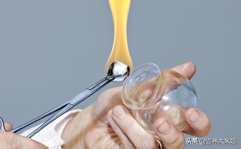 女性湿气太重是刮痧还是拔罐好,中医祛湿红豆