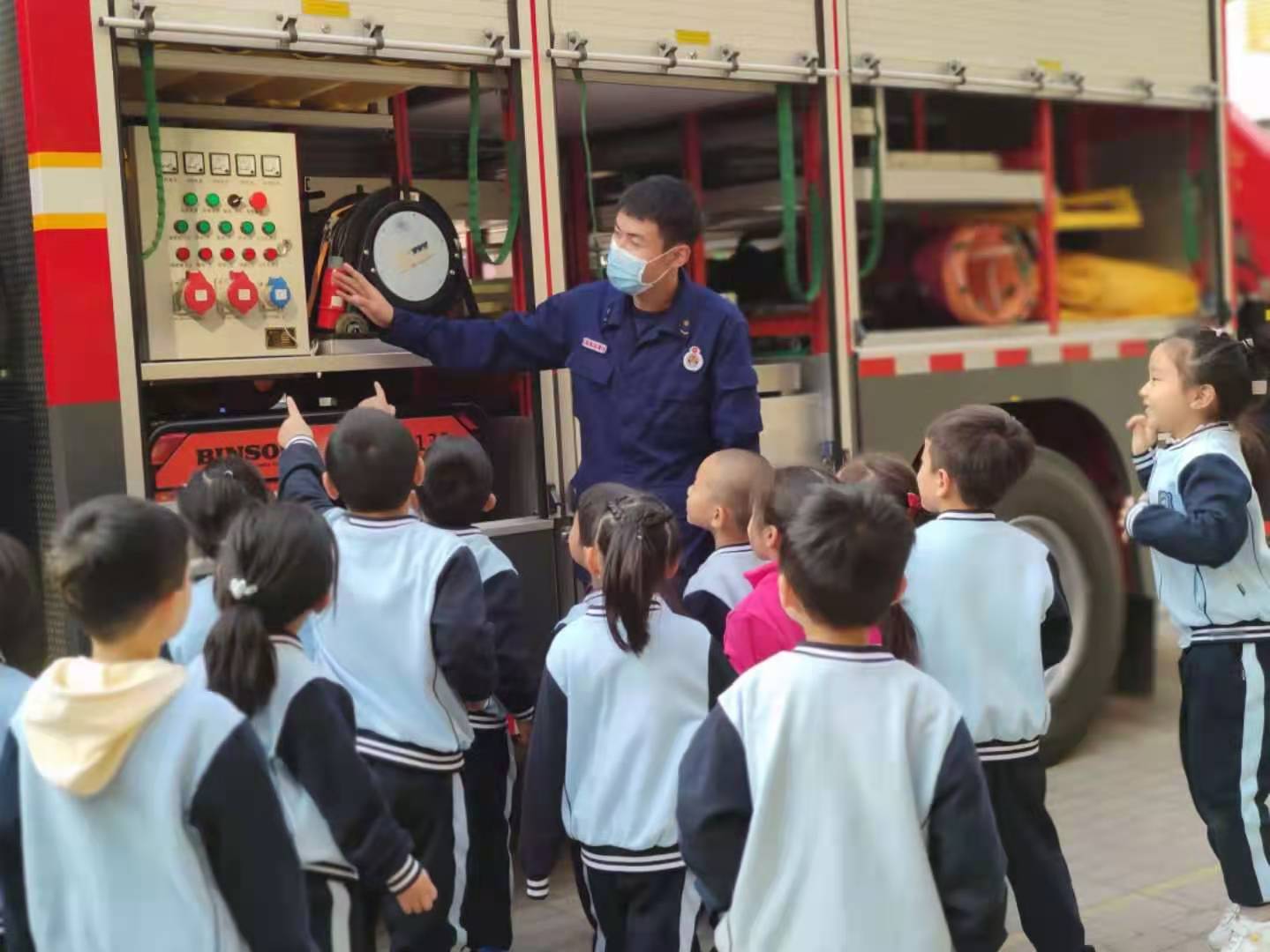 消防安全幼儿园活动,海贝幼儿园消防演习