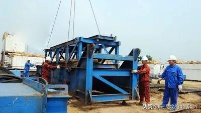 钻井井架平台示意图,钻井井架怎么立起来的