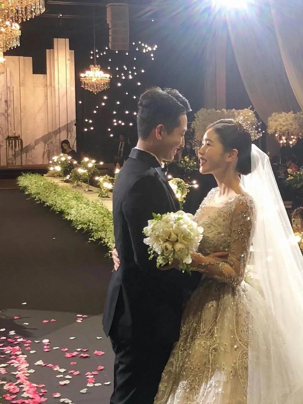 ins最火的欧美博主高级穿搭,ins很火的韩国穿搭博主