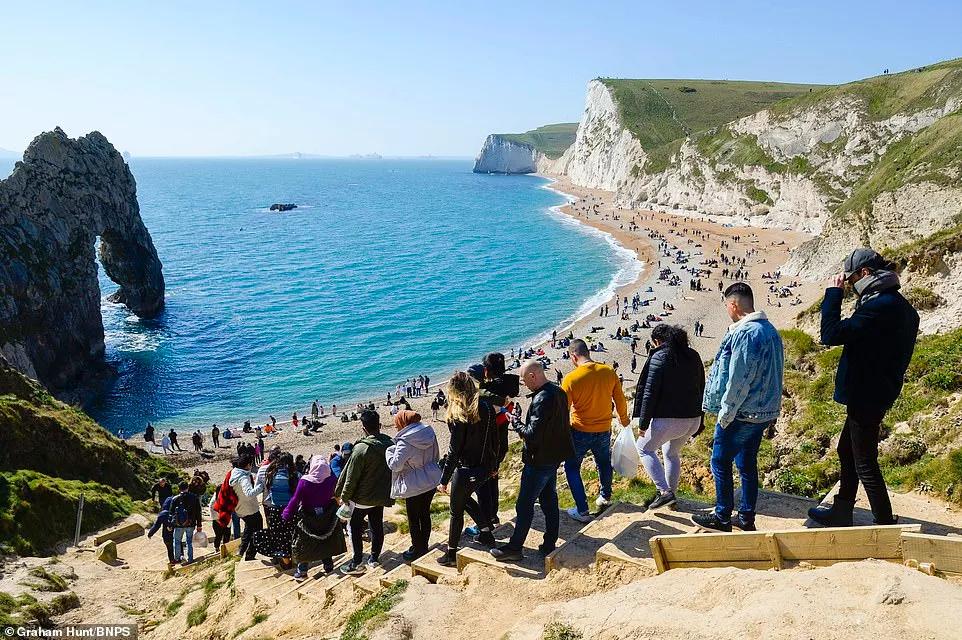 昨天比基尼!今天下雪!英国的天气能有多奇葩?