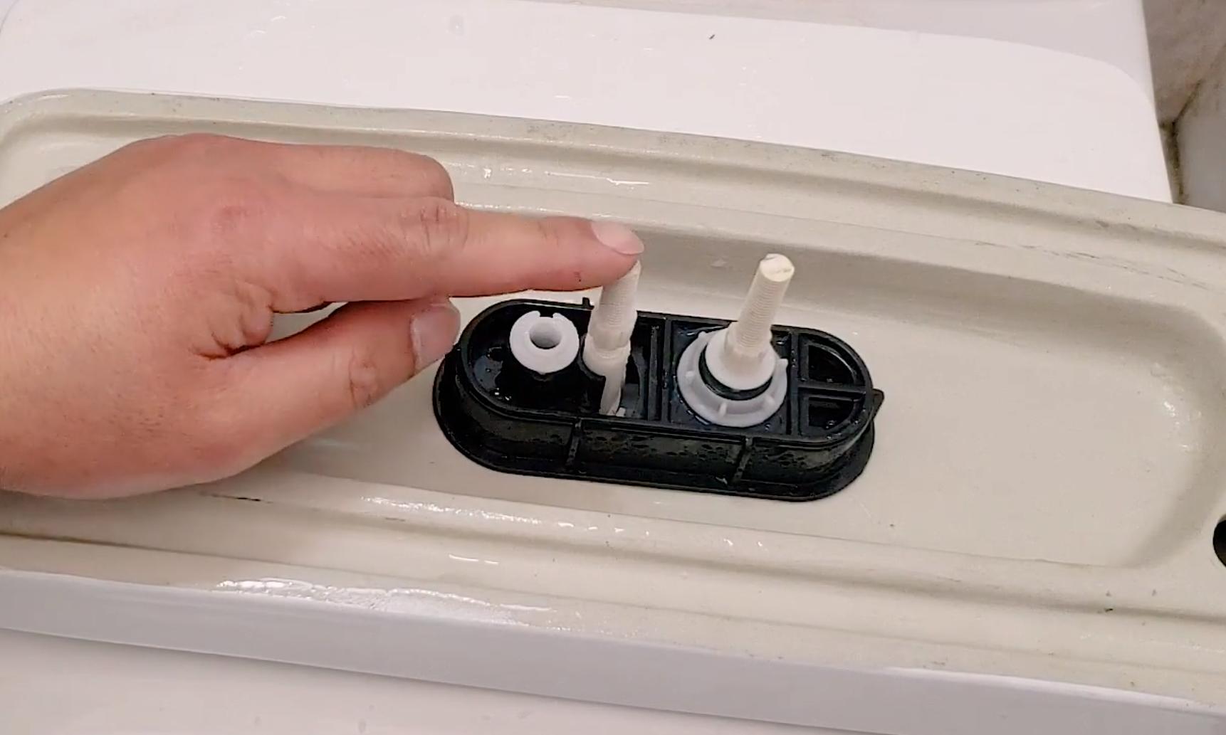 马桶一直冲水怎么修理,智能马桶冲不下去水打转