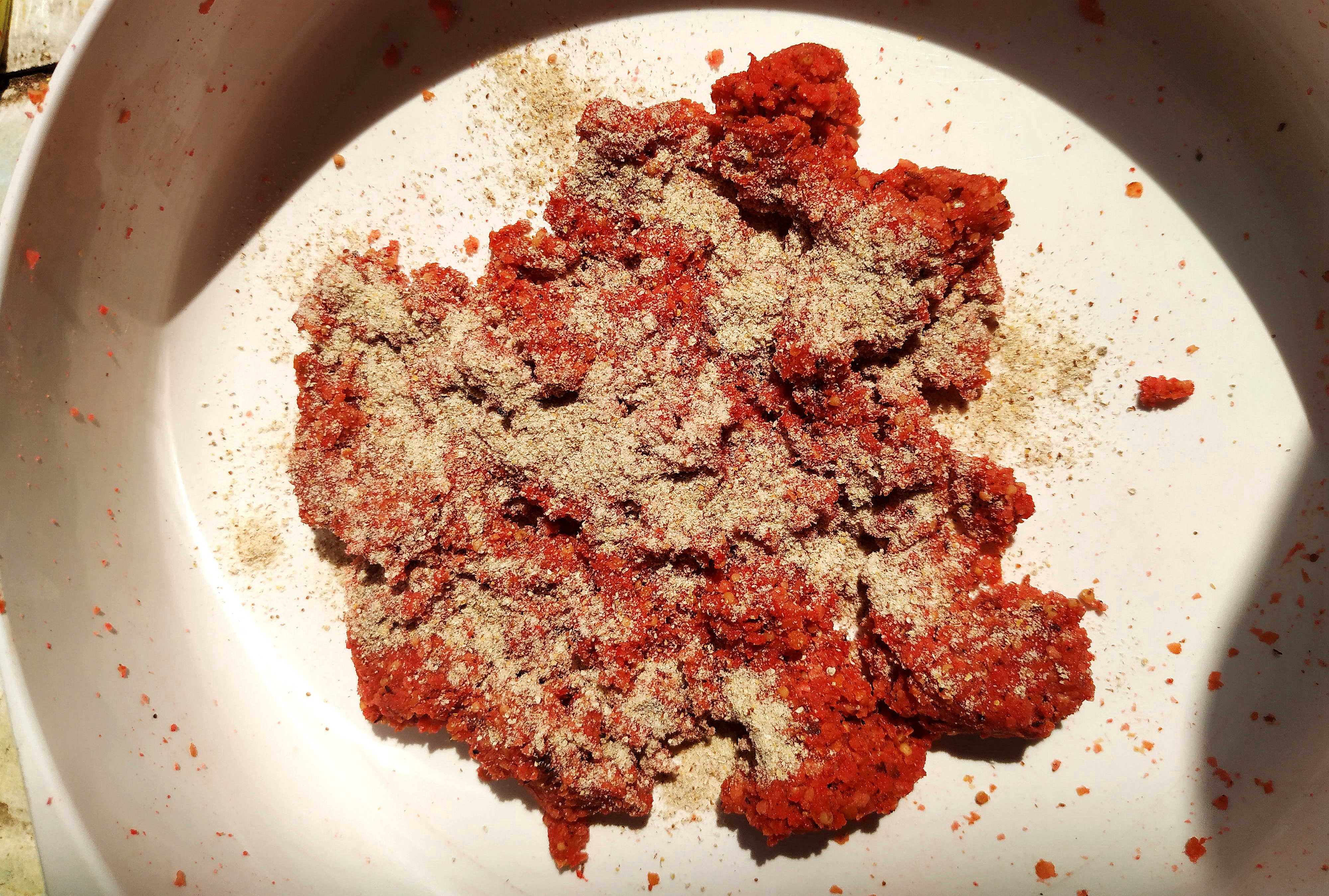 自制“拉大球”饵料有捷径：巧用海藻粉，实现拉饵又大、又密实