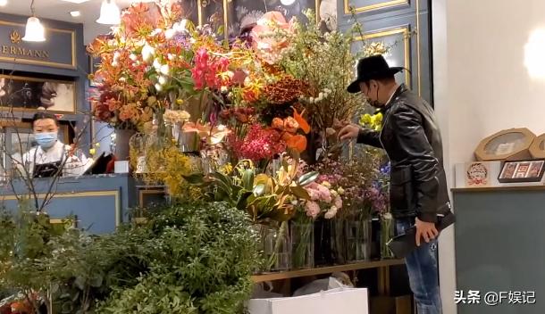 任达华逛街,任达华买鞋